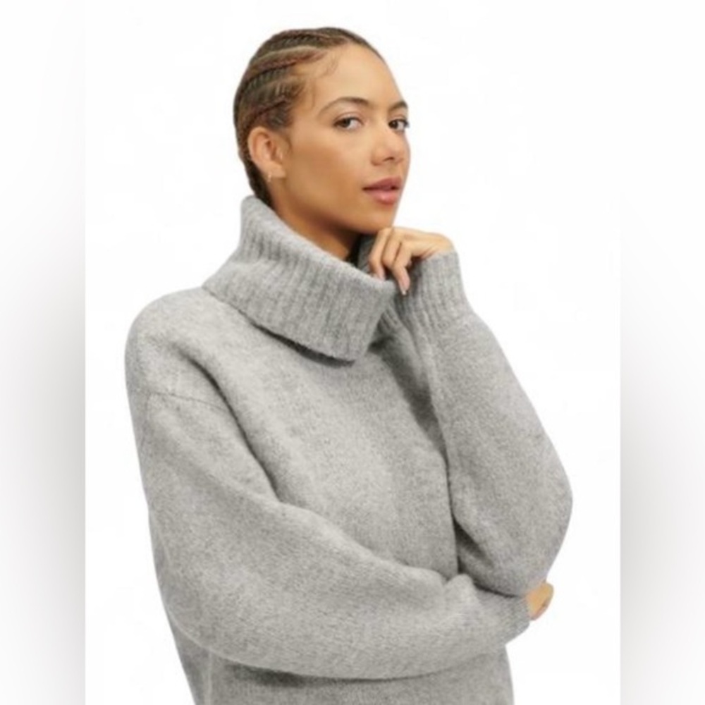 NWOT UGG Lyla Rollneck Sweater Large Alpaca Wool Blend Turtleneck Gray Soft Knit